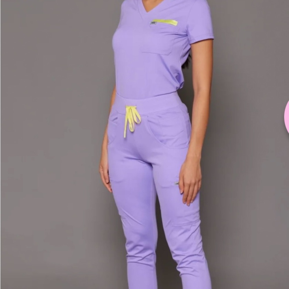 Ash lavender Aneesa classic v-neck scrub top size small